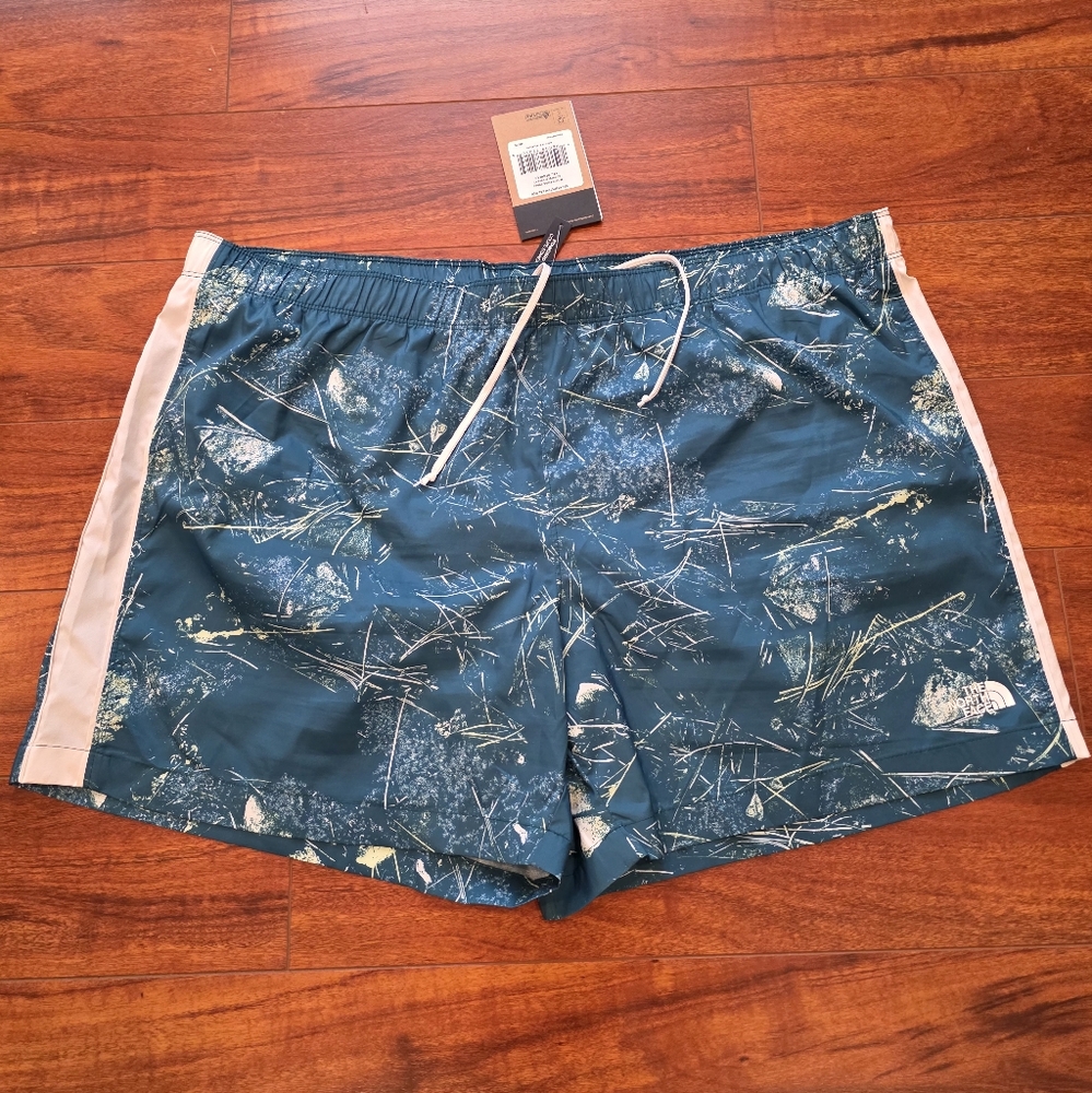 The North Face Green and Beige Men Shorts- New but missing tags